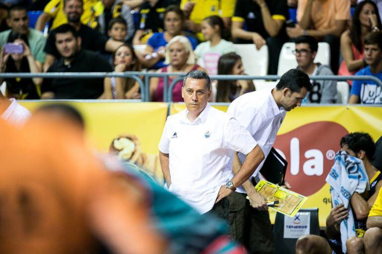 Alejandro Martínez durante un partido amistoso