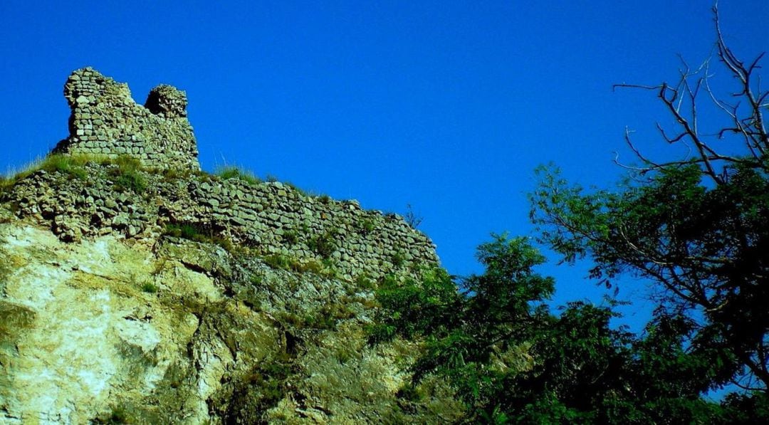 Castillo musulmán de Quesla en Alcalá de la Vega (Cuenca).