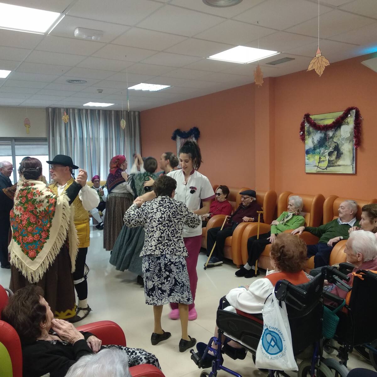 El Grupo Santiago rondó a las residencias de mayores del Alto Gállego