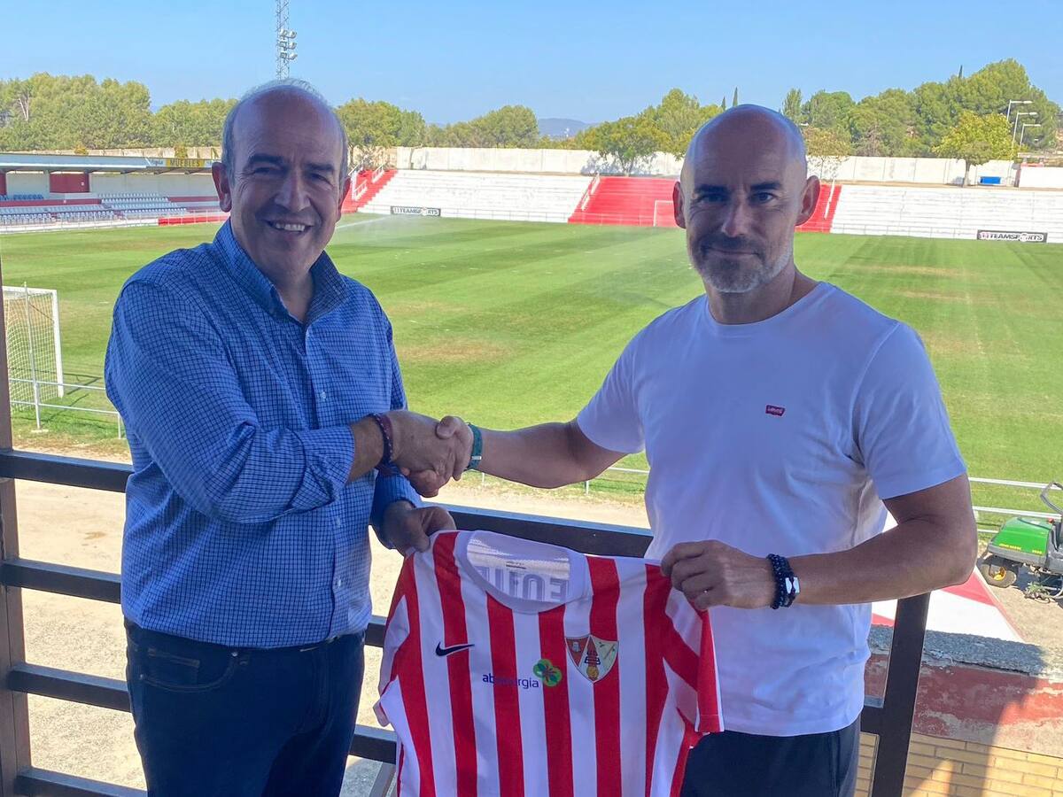 Dani Martínez: "La permanencia es algo histórico para el Barbastro y hay que disfrutarlo"