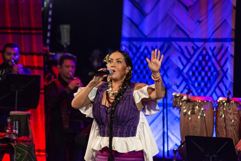 Lila Downs actuando en México