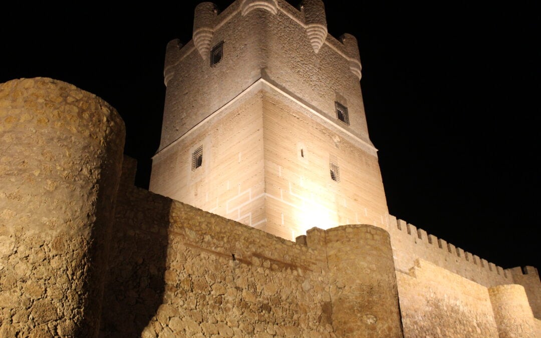 Alumbrado-Castillo-de-la-Atalaya-noche