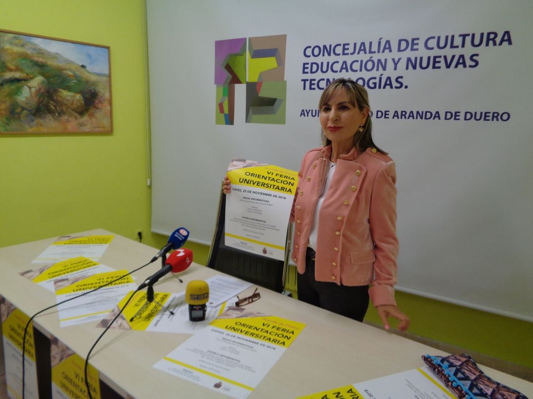 Azucena Esteban, la concejal de Cultura, presentó la VI Feria de Orientación Universitaria