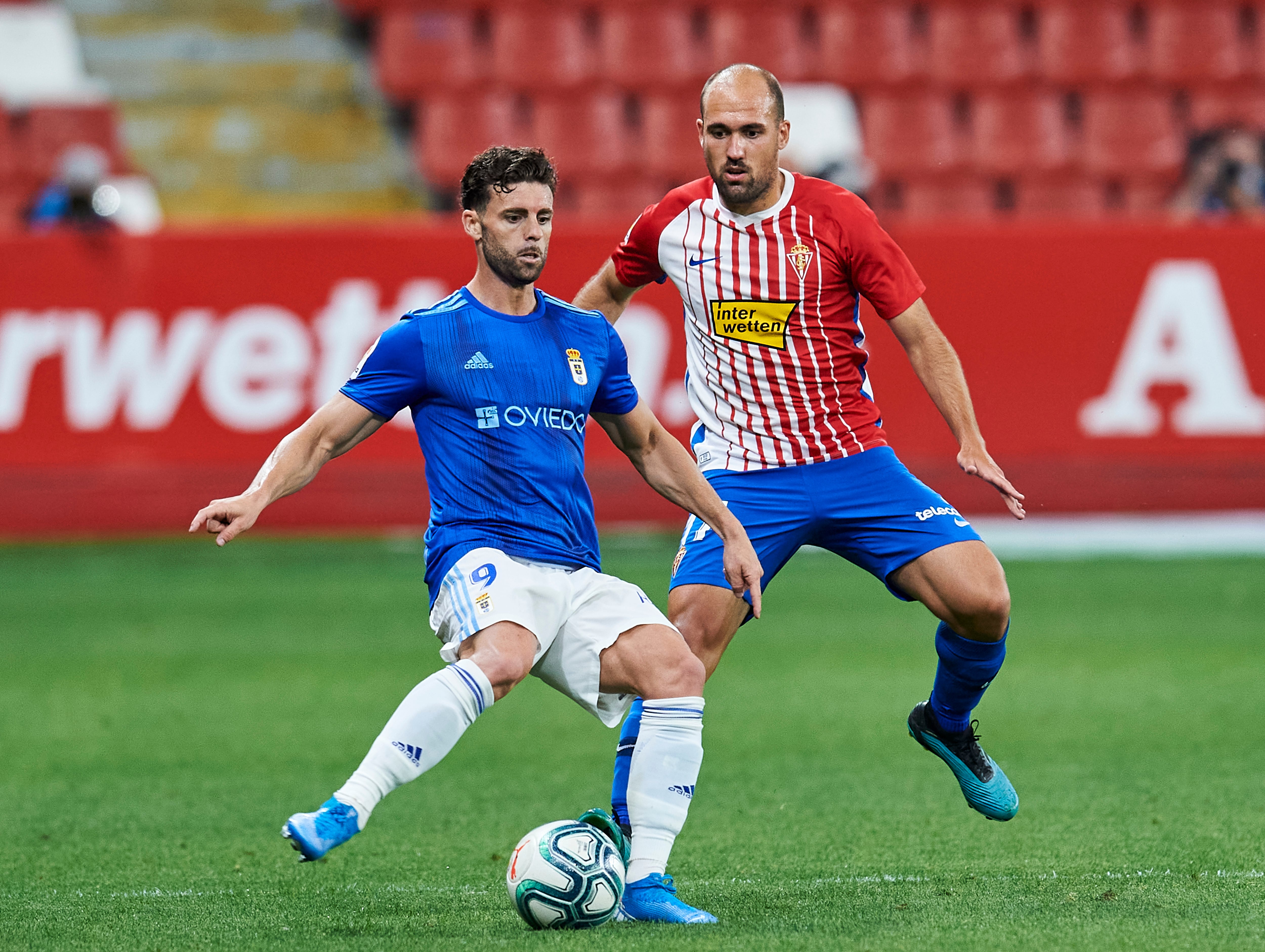 Partido entre Sporting de Gijón y Real Oviedo, derbi asturiano, la pasada temporada.. (Photo by Juan Manuel Serrano Arce/Getty Images)