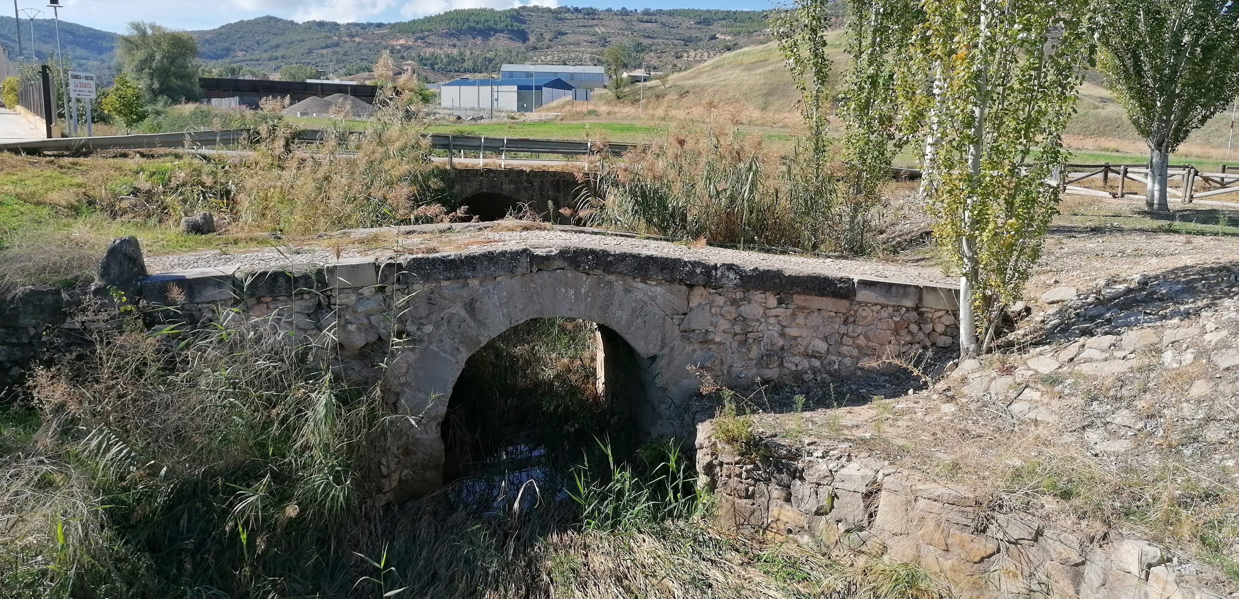 Puente en un punto de la ruta por el entorno de Caracenilla.