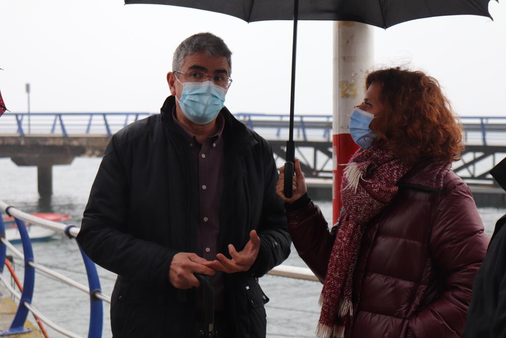 Antonio Lomba, alcalde de A Guarda, junto a Leticia Gallego, diputada del PSdeG.