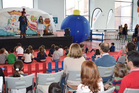 Niños disfrutando de las actividades de &quot; La central de los sueños&quot;