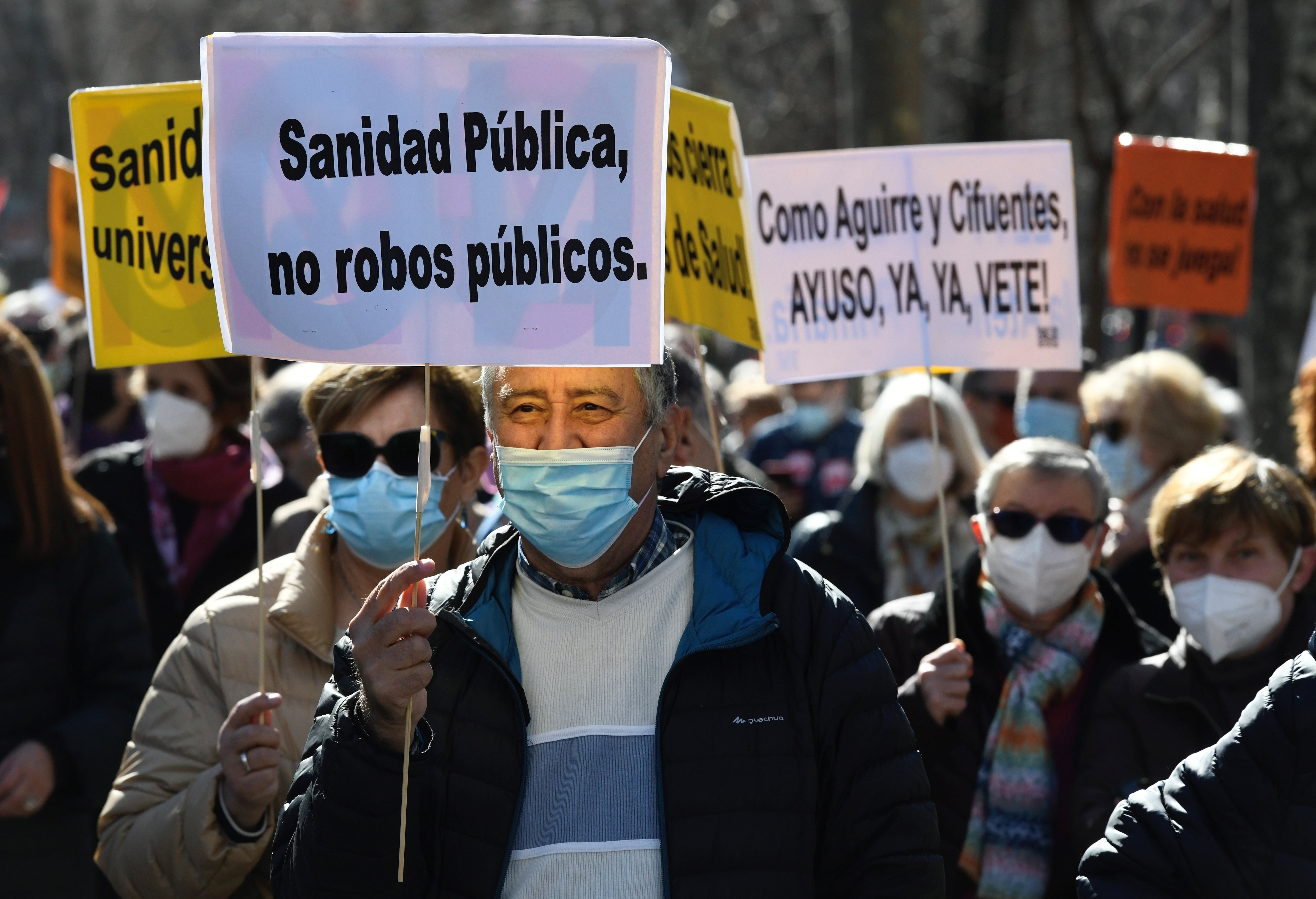 Manifestación de la Marea Blanca en defensa de la Sanidad Pública de Madrid y contra la Lay Ómnibus, desde el Ministerio de Sanidad hasta terminar en Puerta de Sol.