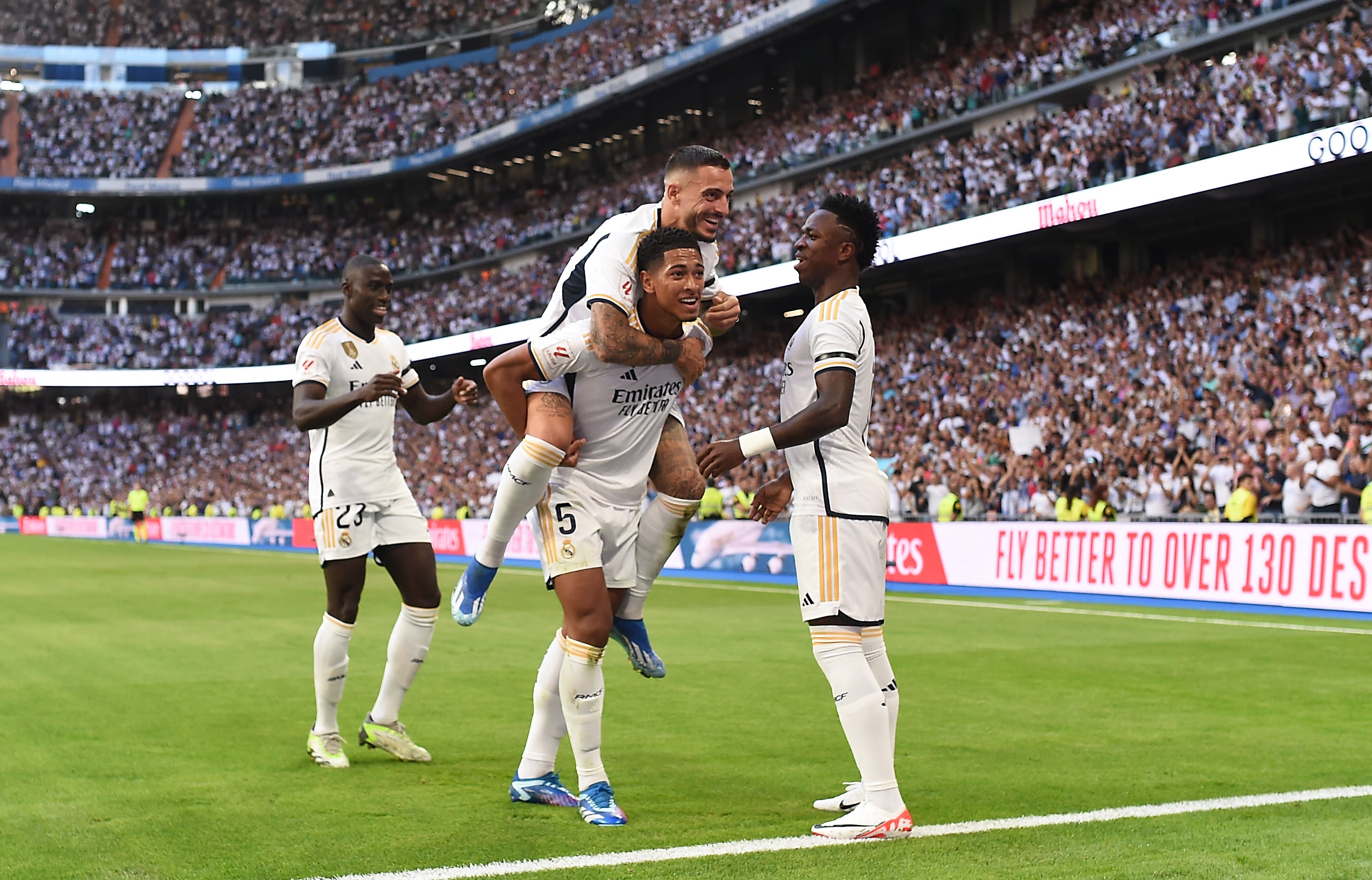 Bellingham celebra un gol junto a Vinicius, Joselu y Mendy.