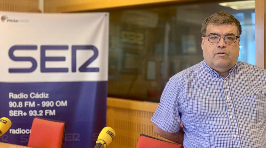 Javier Miranda, director artístico de Alcances, en los estudios de Radio Cádiz