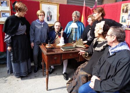 Premio mejor stand para la Asociación de Vecinos de Santa Catalana, que han recreado una original y antigua Casa Consistorial.