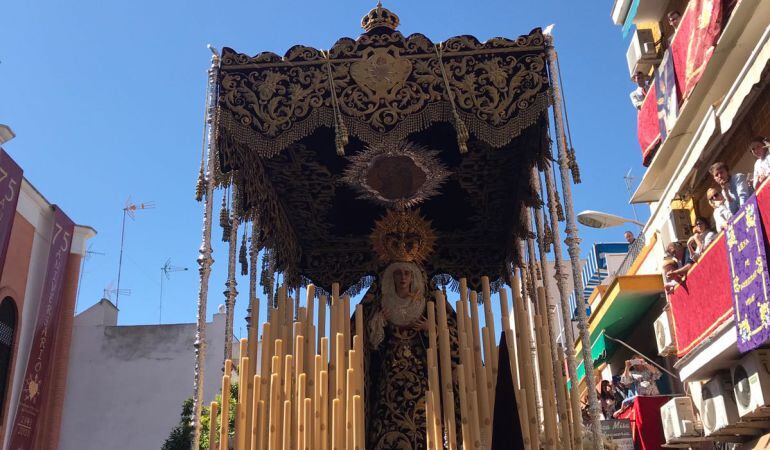 Nuestra Señora de los Dolores, por las calles de su barrio, el Cerro del Aguila