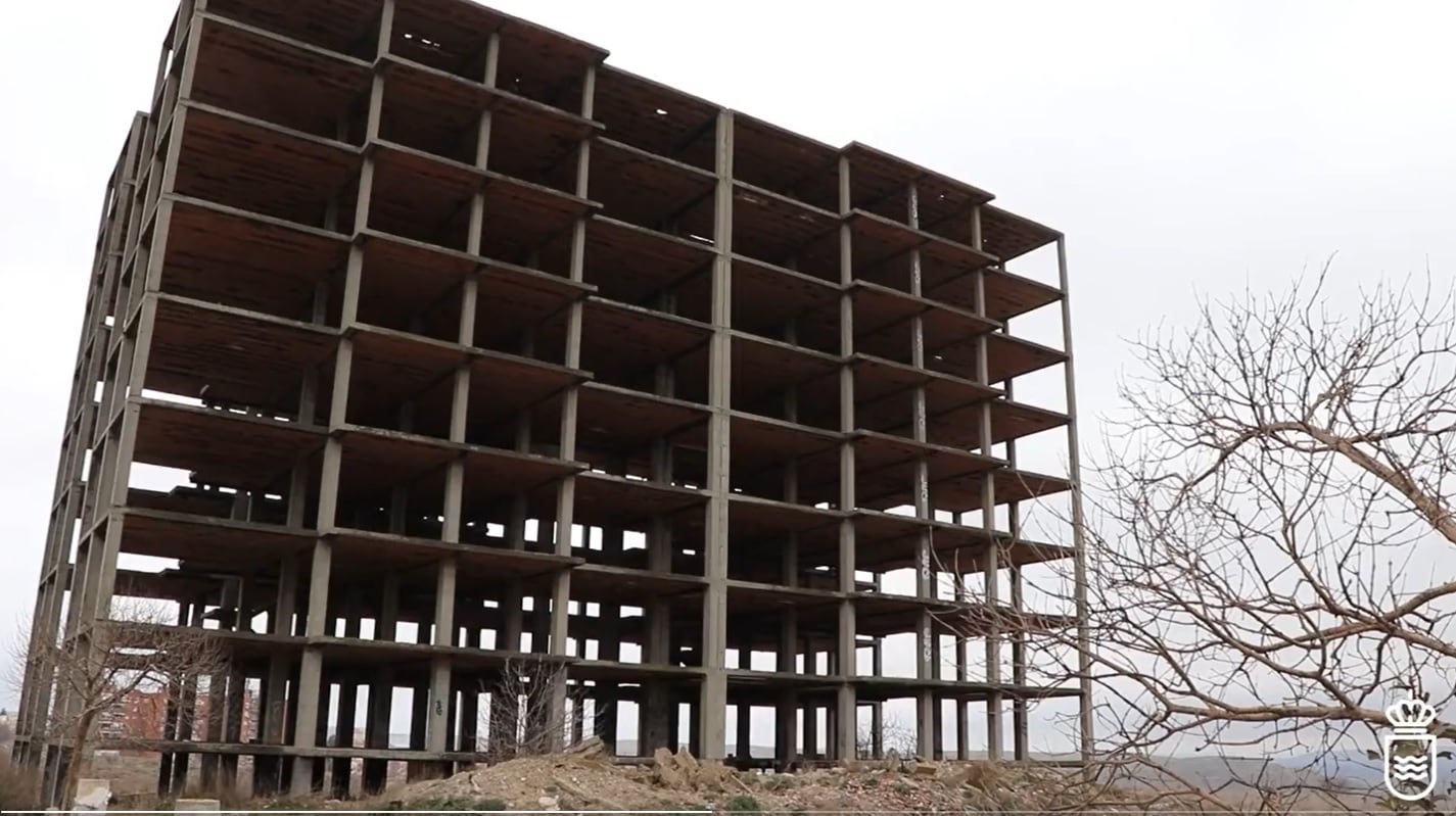 El edficio de Ciempozuelos lleva inacabado y en estado de ruina desde el año 1974