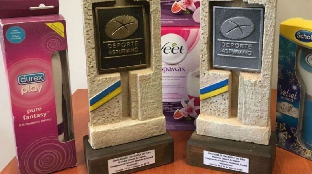 Los premios para las ganadoras del torneo de squash