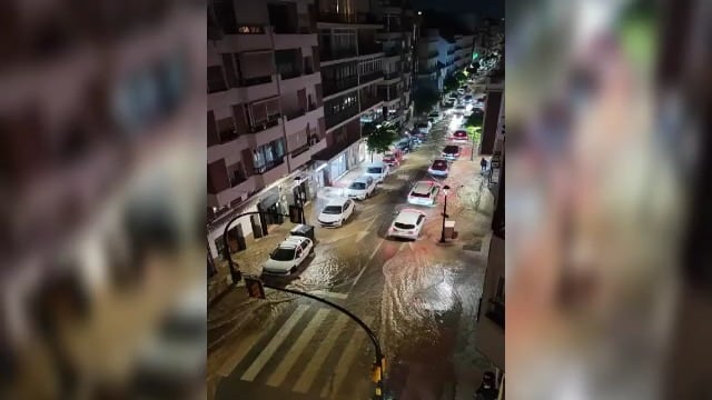 Agua en las calles de la zona de La Victoria de Málaga