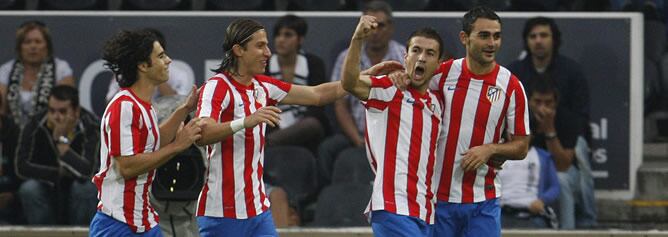 Los jugadores del Atlético celebran un gol en el estadio Alonso Henriques de Guimaraes