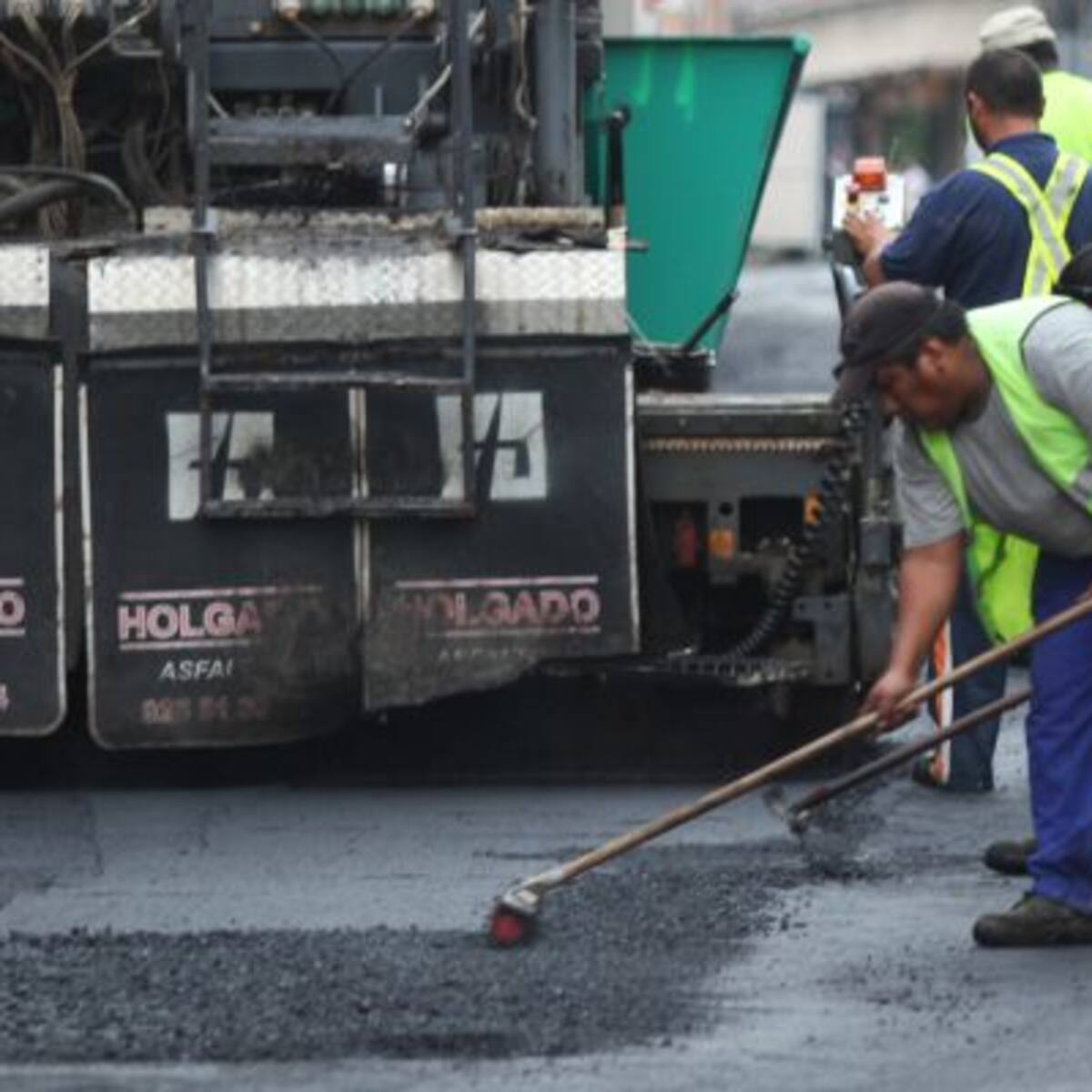 Comienza el asfaltado del recinto ferial de Alcobendas, la última actuación de la Operación Asfalto 2023