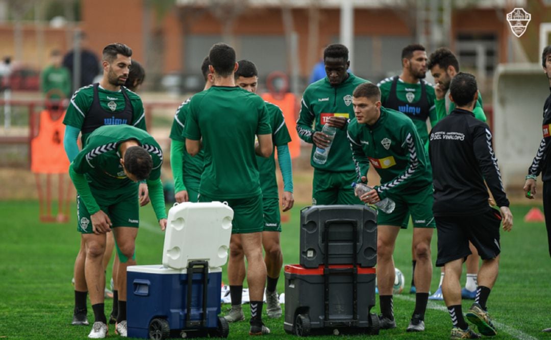 Imagen de un entrenamiento del Elche antes del confinamiento