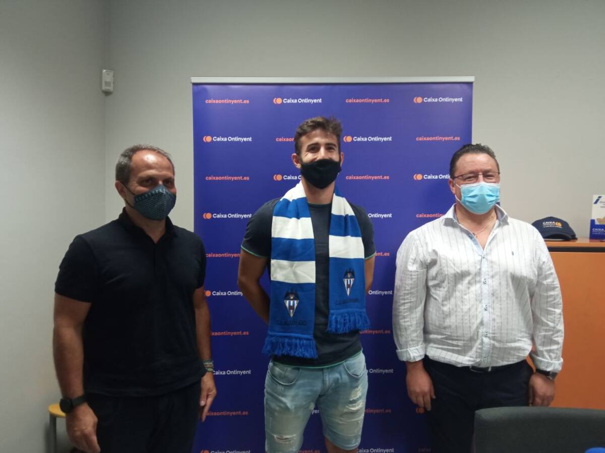 Ángel Sánchez: "He encontrado en el Alcoyano un vestuario de los mejores que recuerdo, hay buena gente"