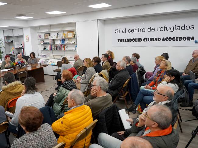 Firma colectiva del manifiesto ''Si a la construcción de un centro de acogida de refugiados en Valladolid'', convocada de la Federación de Asociaciones Vecinales de Valladolid Antonio Machado.