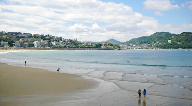 Imagen de la playa de La Concha, el principal atractivo turístico de la ciudad