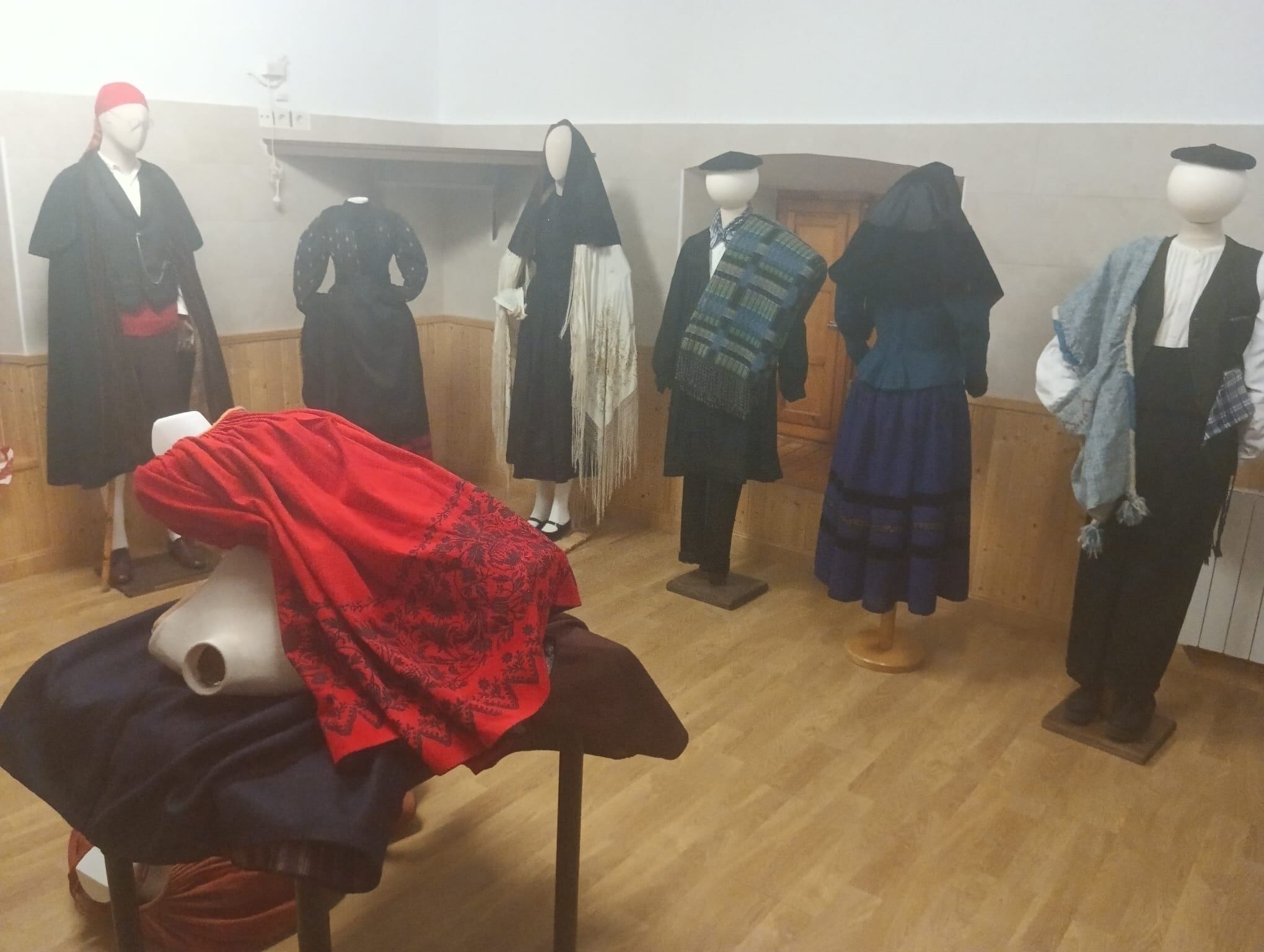 Museo de indumentaria de Campillo de Aranda en preparación