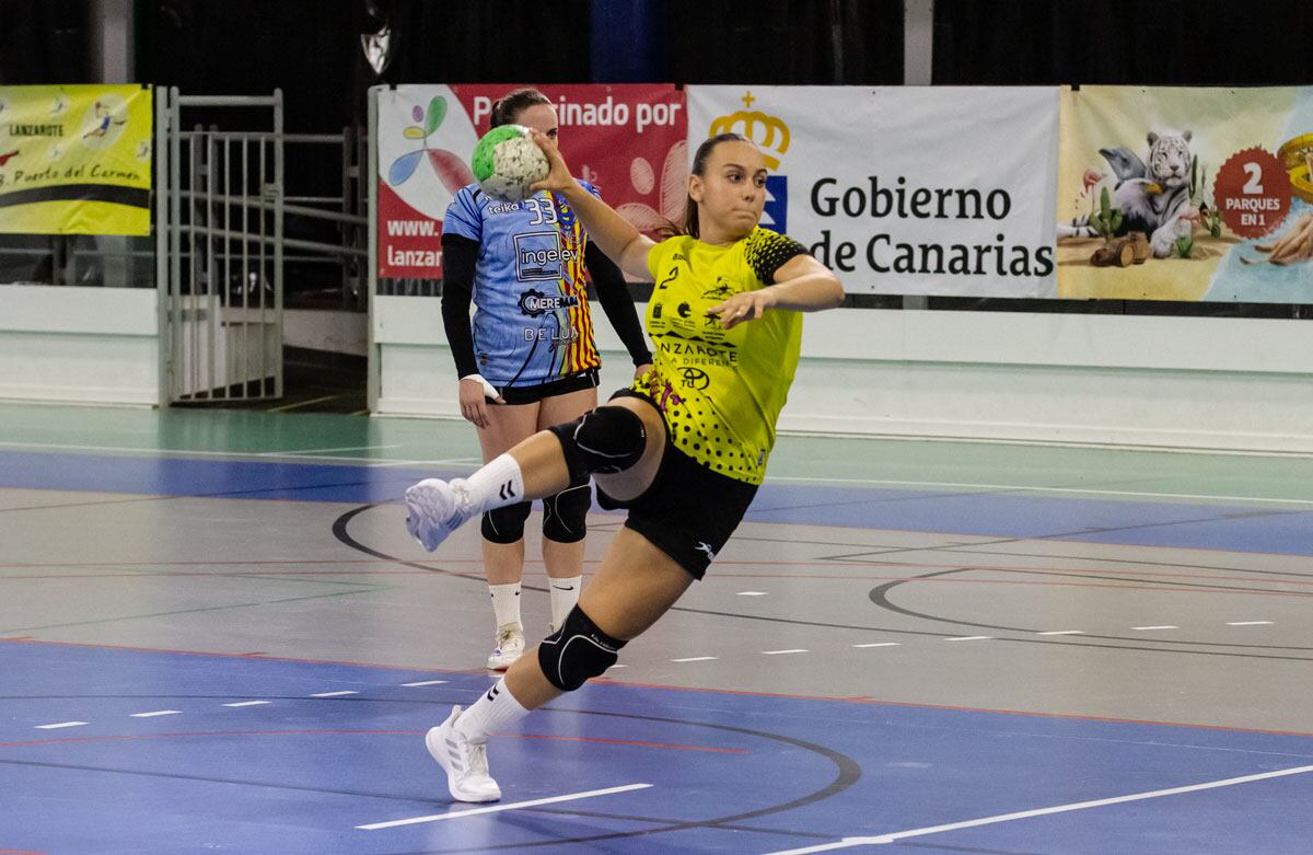 Lanzamiento del Lanzarote Puerto del Carmen frente al Grupo Usa Handbol Mislata.