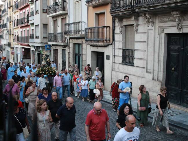 La procesión a su paso por la calle Sant Nicolau