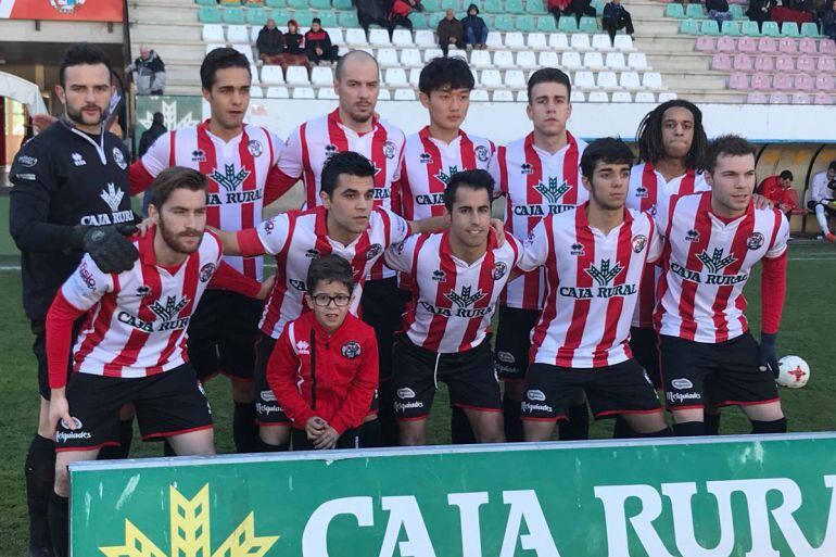 Alineación del cudro rojibalnco en el partido frente al CD Virgen del Camino