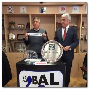 Cayetano Franco, presidente del Ademar, durante el sorteo de la Copa Asobal