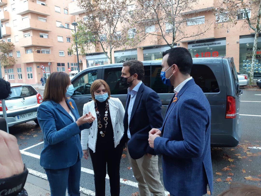 El líder del PP, Pablo Casado, ha visitado este sábado València para, entre otras cosas, reunirse con miembros de la comunidad educativa concertada. 