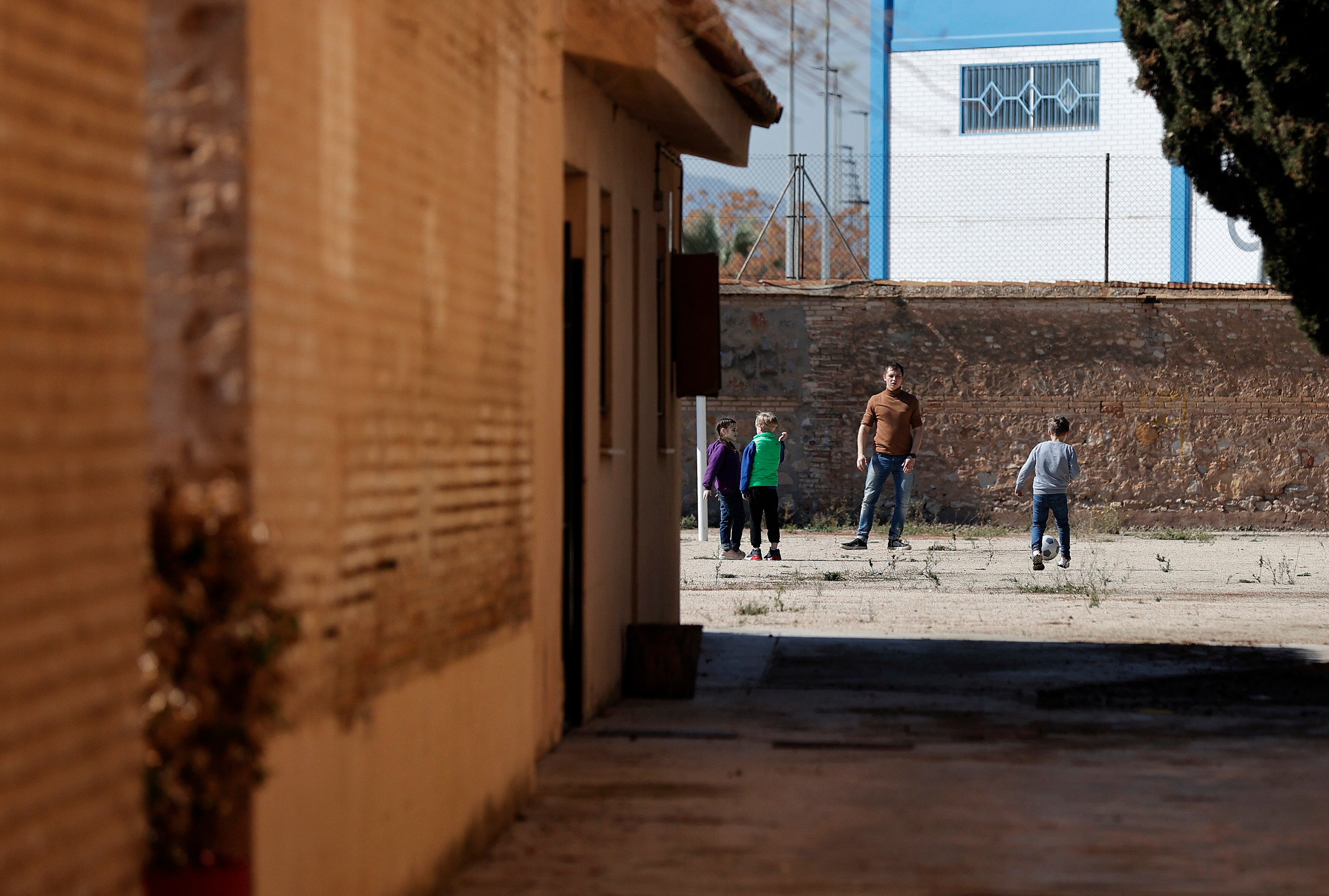 El Ayuntamiento de València ha acogido a más de 3.500 personas ucranianas y ha atendido a más de 10.000 durante el primer año de la invasión rusa