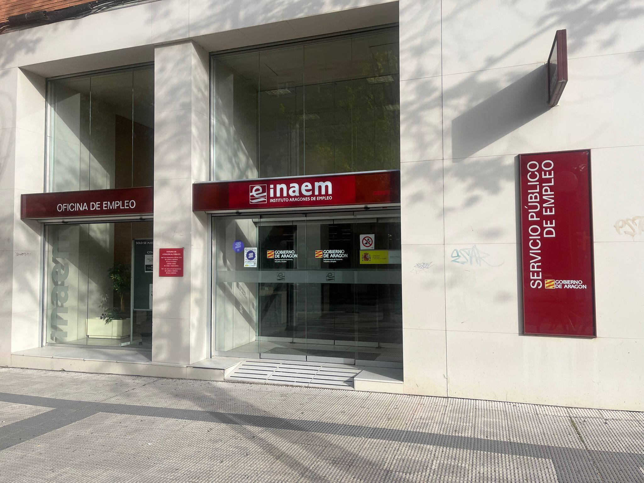 El paro bajó en abril por tercer mes consecutivo en la provincia de Huesca