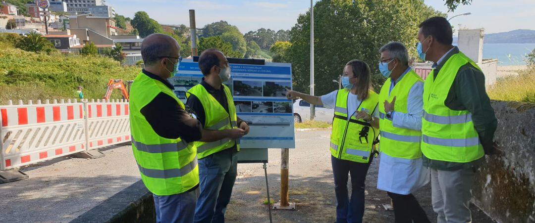 La conselleira Ethel Vázquez y el gerente Luis Verde supervisan los trabajos