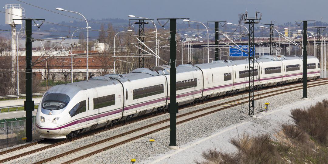 Imagen de un tren de alta velocidad