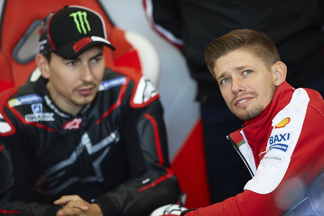 Casey Stoner (dcha.), junto a Jorge Lorenzo en unos tests de Moto GP.