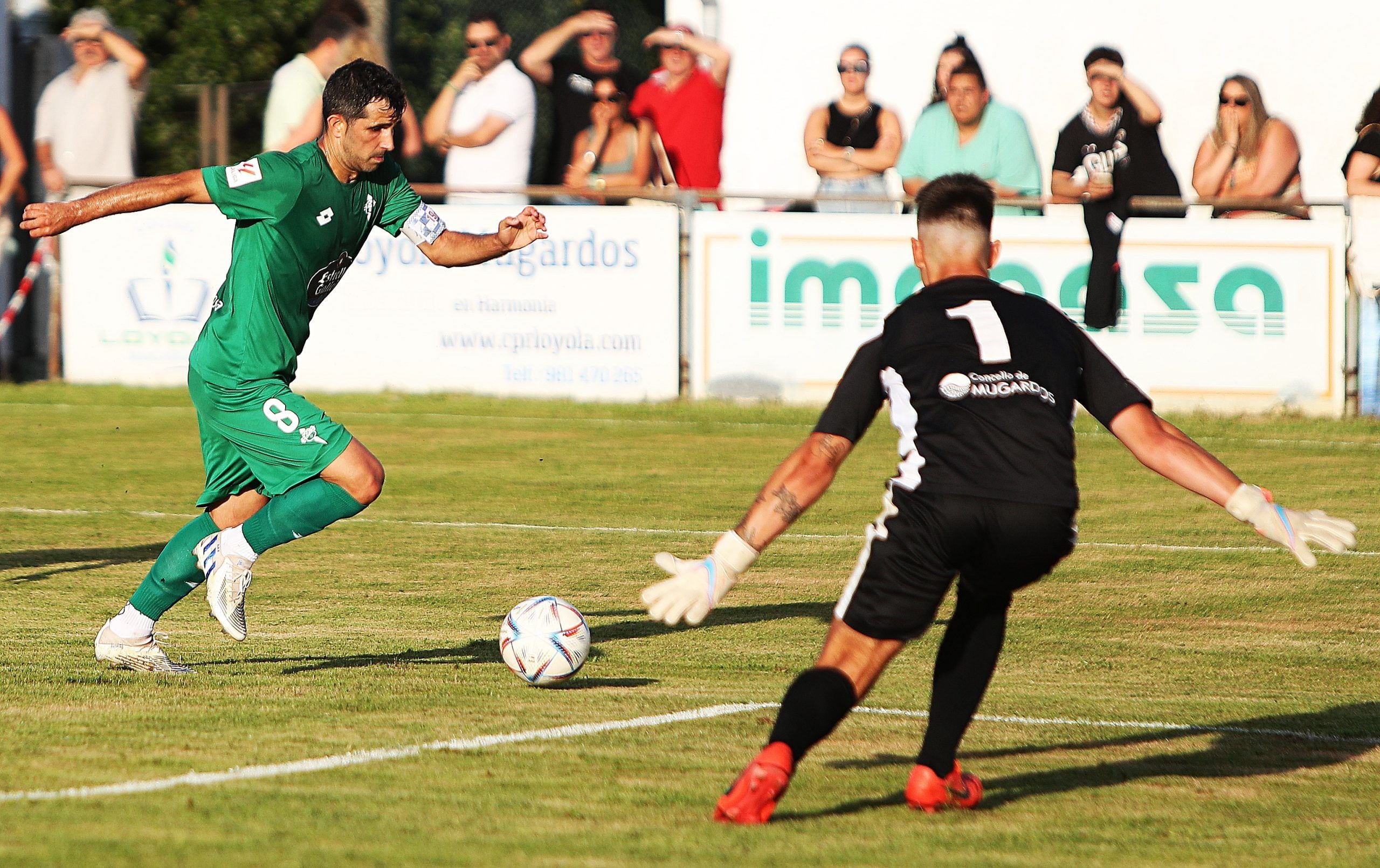 Álex López, en una imagen del Galicia de Mugardos-Racing del verano de 2023 en A Pedreira (foto: Raúl Lomba / Cadena SER)