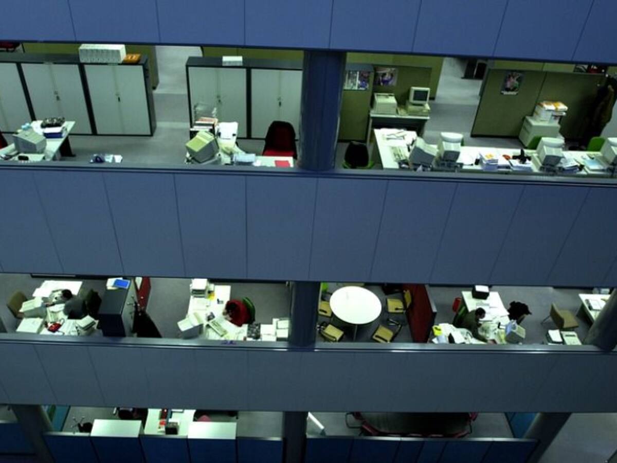 El 44% de los vascos preferiría entrar antes a trabajar para salir antes