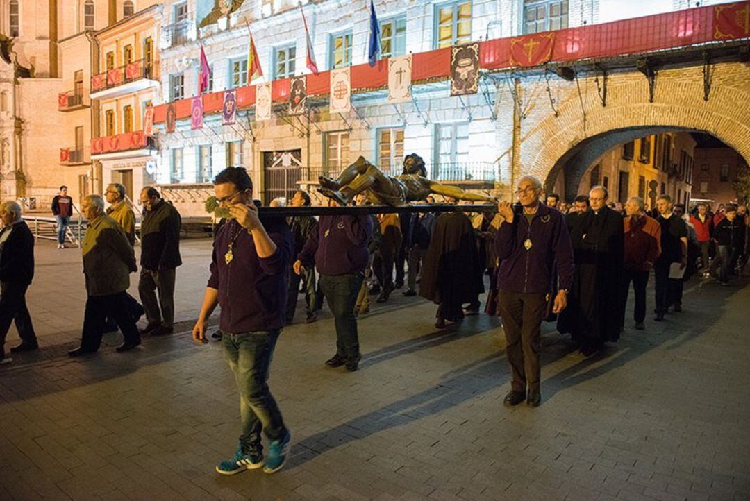 Uno de los desfiles procesionales de la Semana Santa de Medina del Campo