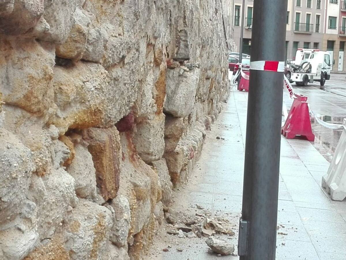 Cortada la Ronda de la Feria por amenaza de derrumbe de la Cuesta de San Sebastián