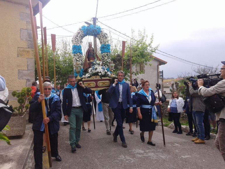 Procesión de la Virgen del Mar partiendo desde la parroquia de San Román 