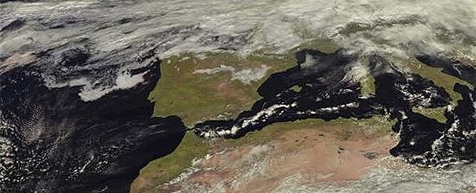 Imagen de satélite de la Península Ibérica, prácticamente despejada, el 19 de enero de 2012