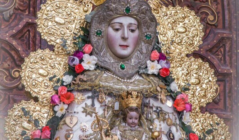 La Virgen del Rocío en el cartel editado por la Hermandad Matriz de Almonte con motivo de la Fiesta de la Luz 2018