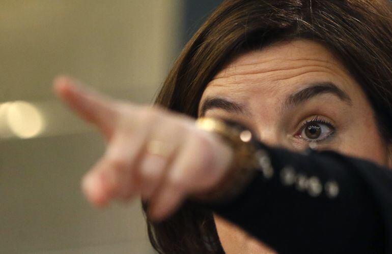 La vicepresidenta del Gobierno, Soraya Sáenz de Santamaría, durante la rueda de prensa posterior a la reunión del Consejo de Ministros celebrada hoy en Madrid.