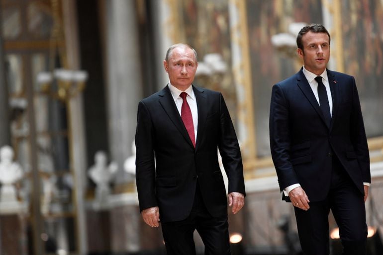 Foto de archivo de un encuentro entre el presidente francés Emmanuel Macron y el ruso Vladimir Putin, el pasado 16 de enero