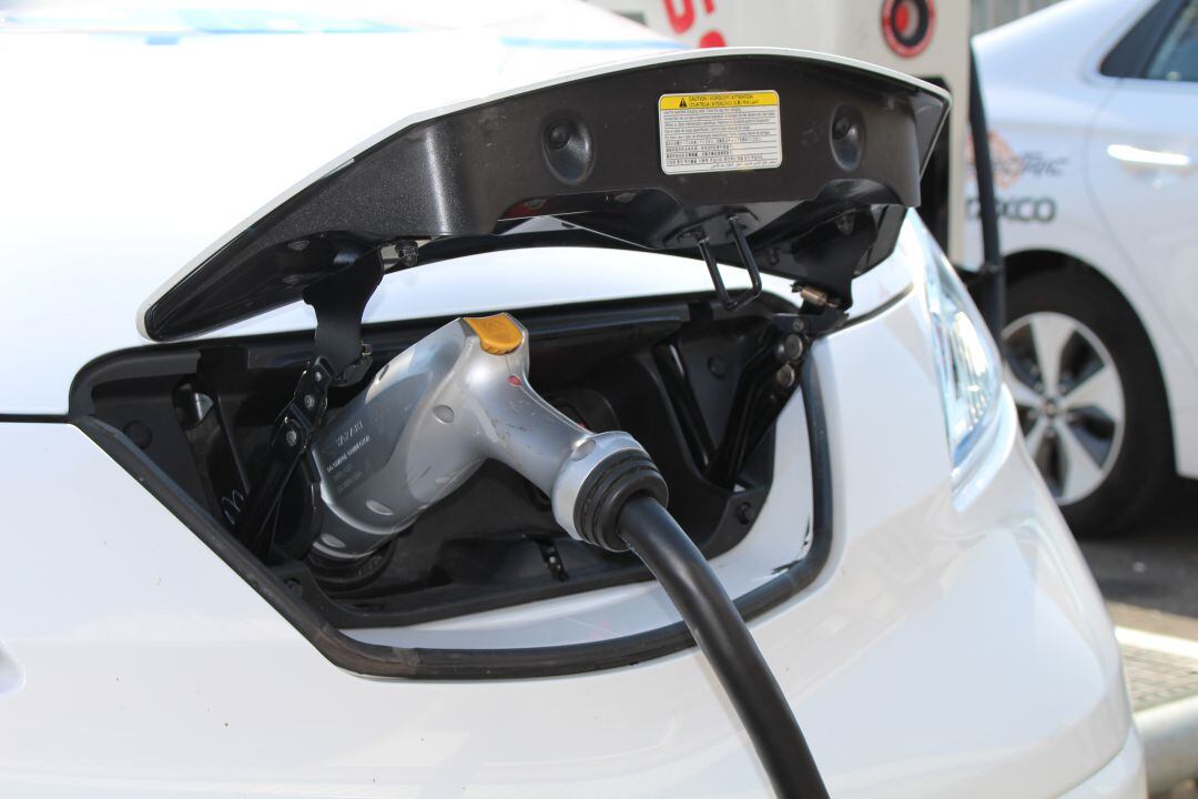 El Ivace concederá ayudas para instalar puntos de recarga de vehículos eléctricos.