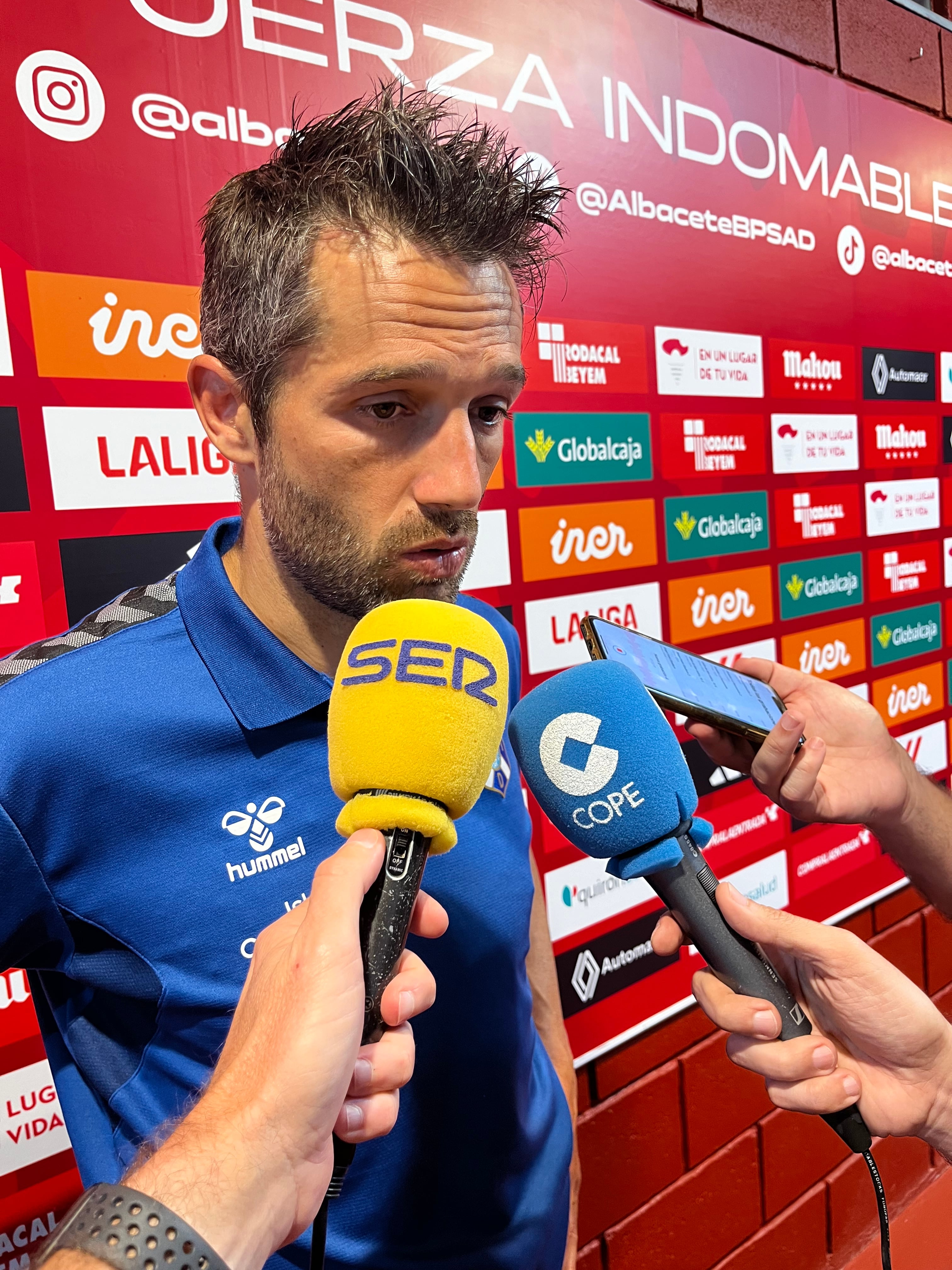 Aitor Sanz, en la zona mixta del Carlos Belmonte tras el Albacete-Tenerife de la jornada 35.