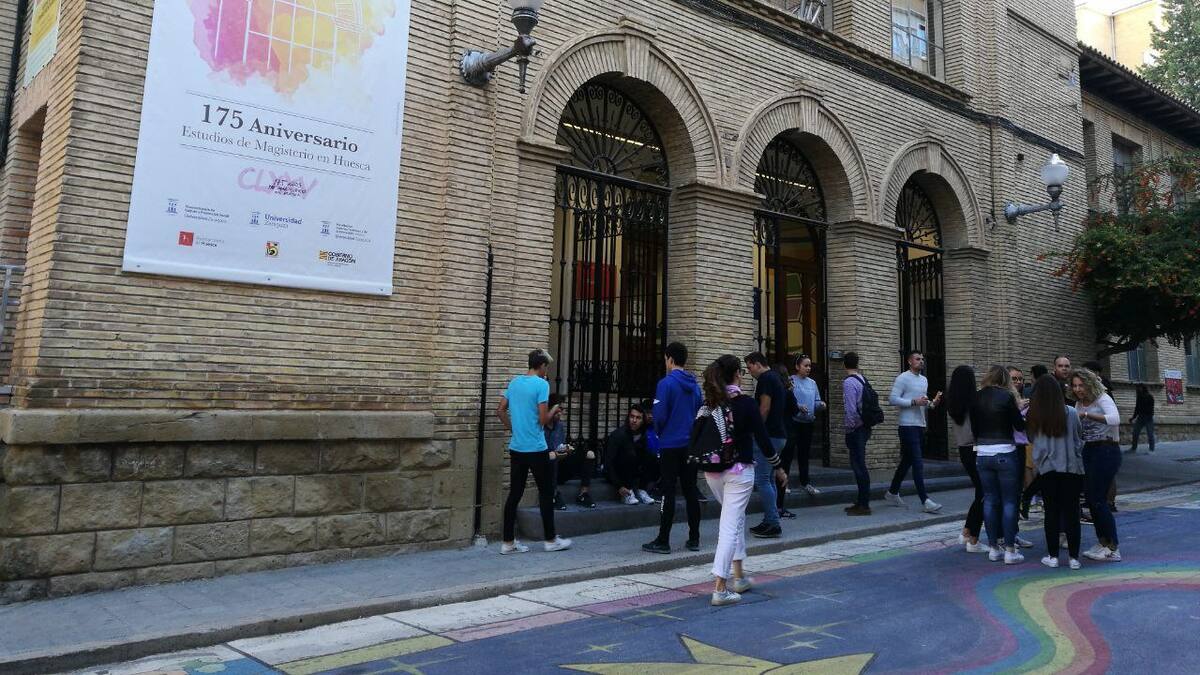 Más de 250 nuevos educadores reciben sus diplomas de graduación en el Campus de Huesca