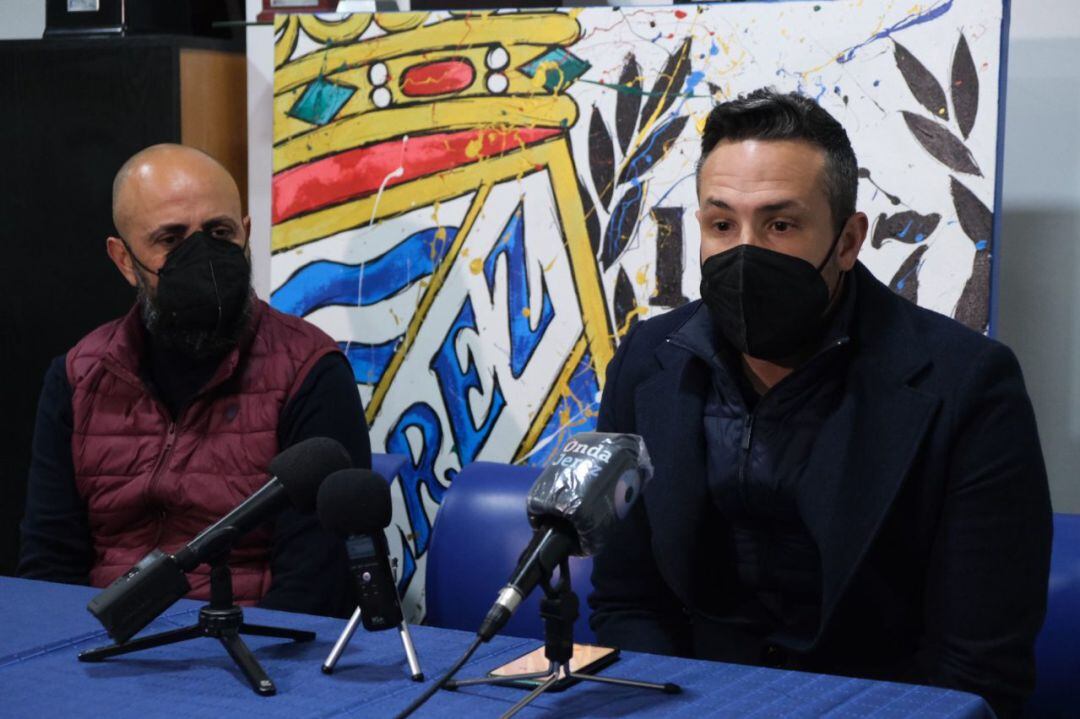 Juan Luis Gil `Titín´ y Juan Díaz durante la rueda de prensa