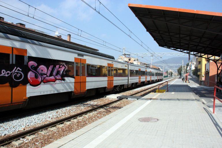 Un tren a l&#039;estació de La Garriga